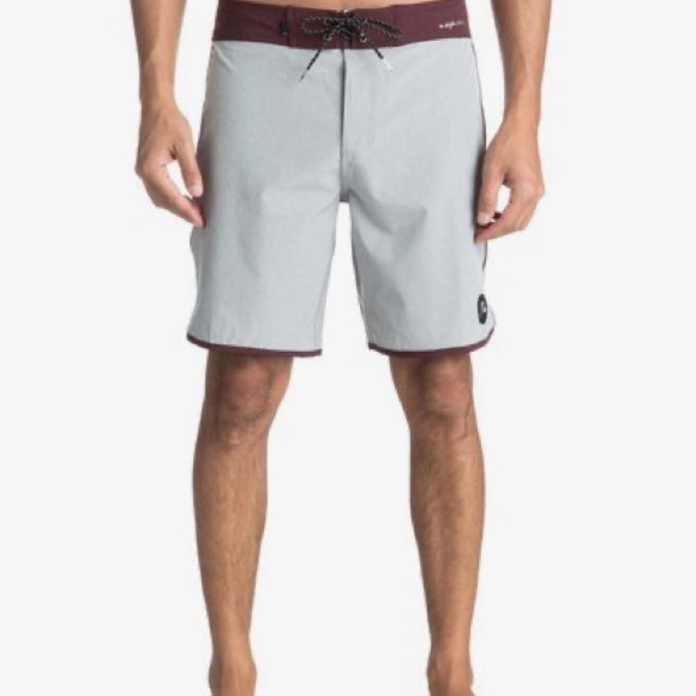 Quicksilver - 19" Boardshorts sz: 32